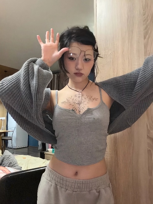 😈 Эй, котёнок, меня зовут Мона. Я вижу, как ты на меня смотришь.👀

Эти мои губы 💋, которые ты не можешь не представлять на своем теле......