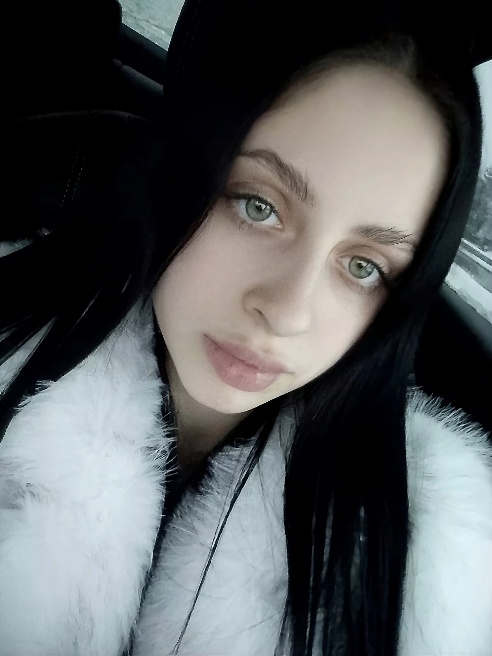 Очаровательная 18-летняя ❤девушка , соблазнительница с ухоженным телом увлечёт в свои объятия господина, готового оценить все прелести 😏...