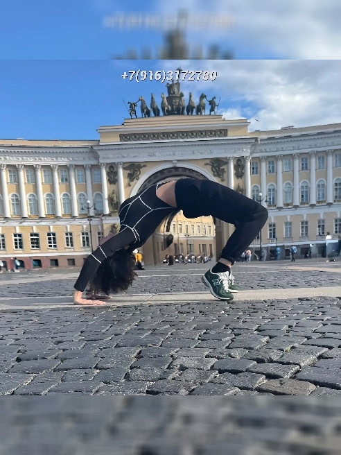 Ты будешь смотреть на моё тело, слушать мой шёпот, и с каждой минутой тебе станет труднее сдерживаться.
Я хочу, чтобы ты потерял голову... Ты будешь смотреть на моё тело, слушать мой шёпот, и с каждой минутой тебе станет труднее сдерживаться.
Я хочу, чтобы ты потерял голову...