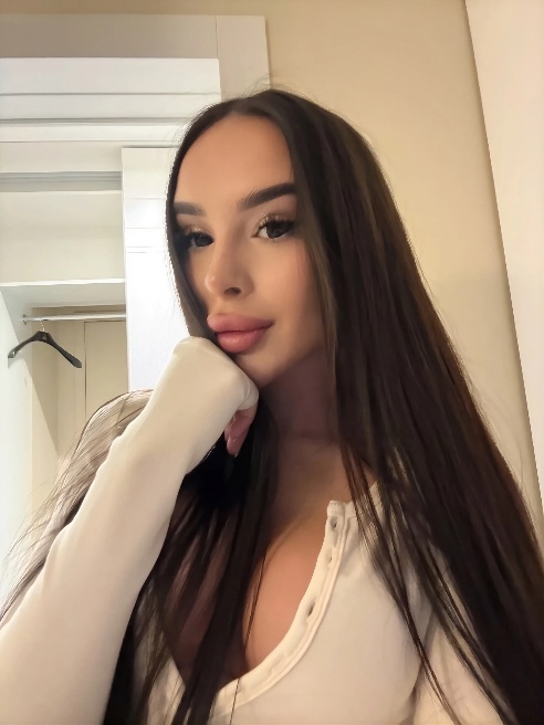 Привет, милый! Меня зовут Адиля и мне 23. ❤ Я яркая, сексуальная и знаю, какое впечатление произвожу.🫦 Ухоженная внешность, длинные волос...