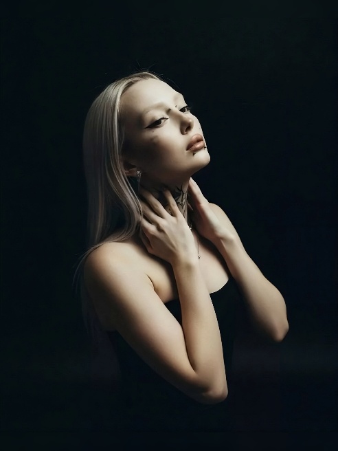 Здравствуйте, дорогие мужчины 🥰 я - Стейси 💄

Приглашаю вас в гости, либо с удовольствием приеду к вам 😍

В сфере я относительно недавно...