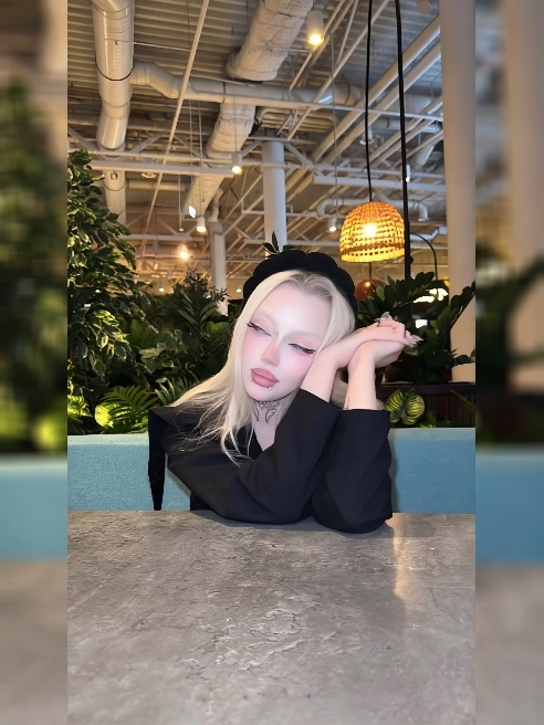 Здравствуйте, дорогие мужчины 🥰 я - Стейси 💄

Приглашаю вас в гости, либо с удовольствием приеду к вам 😍

В сфере я относительно недавно...