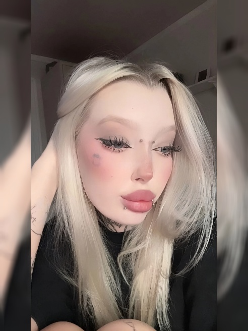 Здравствуйте, дорогие мужчины 🥰 я - Стейси 💄

Приглашаю вас в гости, либо с удовольствием приеду к вам 😍

В сфере я относительно недавно...