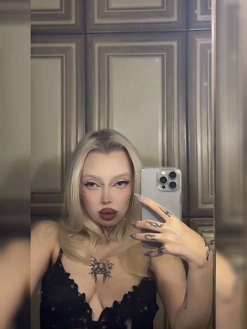 Здравствуйте, дорогие мужчины 🥰 я - Стейси 💄

Приглашаю вас в гости, либо с удовольствием приеду к вам 😍

В сфере я относительно недавно...