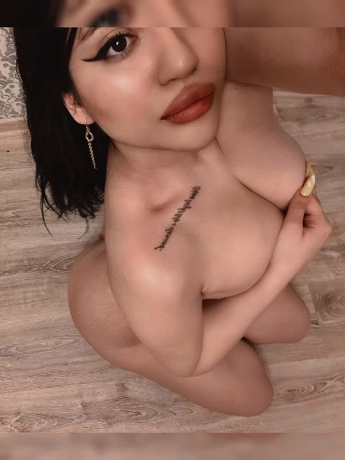 Со мной желание не требует объяснений 😈 Оно появляется в паузах, в тишине, в том, как меняется ощущение просxxxтва 💋 Моё присутствие обво...