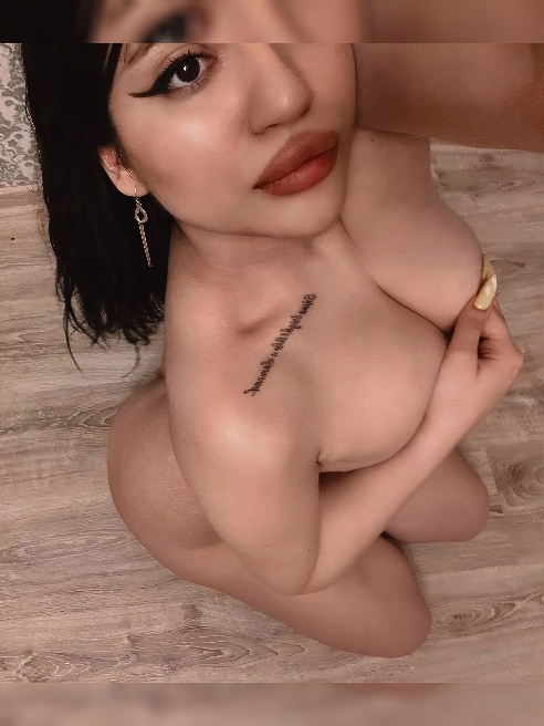 Со мной желание не требует объяснений 😈 Оно появляется в паузах, в тишине, в том, как меняется ощущение просxxxтва 💋 Моё присутствие обво...