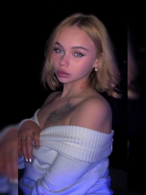 Доброго времени суток, дорогой 🥰



Меня зовут Дарина. И я та девушка, встреча с которой для тебя точно станет незабываемой)



А точнее...