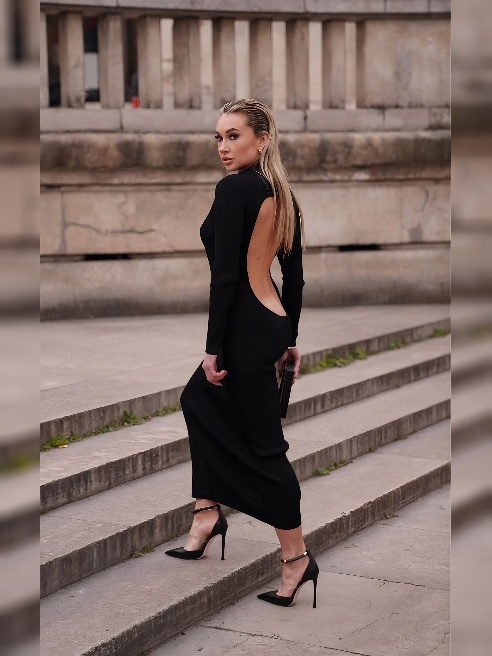 Я общительная, веселая и открытая девушка😘 Люблю проводить время с интересными людьми и создавать атмосферу комфорта и уюта🩷 У меня хорош...
