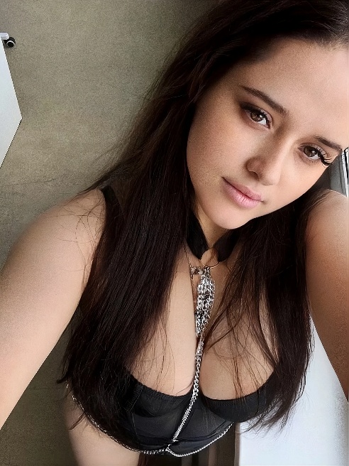 Многое включено в подарок для тебя 💋 Девочка, которая тащится от приключений ⚡

Впервые размещаюсь в данной сфере, увлекает мир сексуальн...