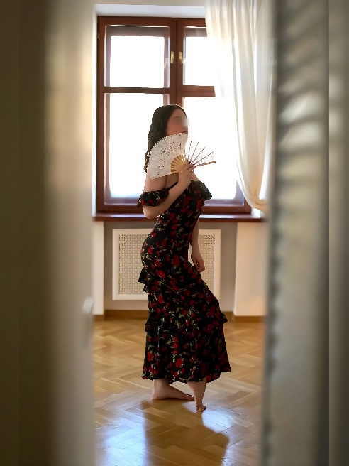 Я нежная в прикосновениях и спокойная в голосе, но во мне есть твёрдость, которую невозможно не заметить. Я задаю ритм, держу паузы, смот...