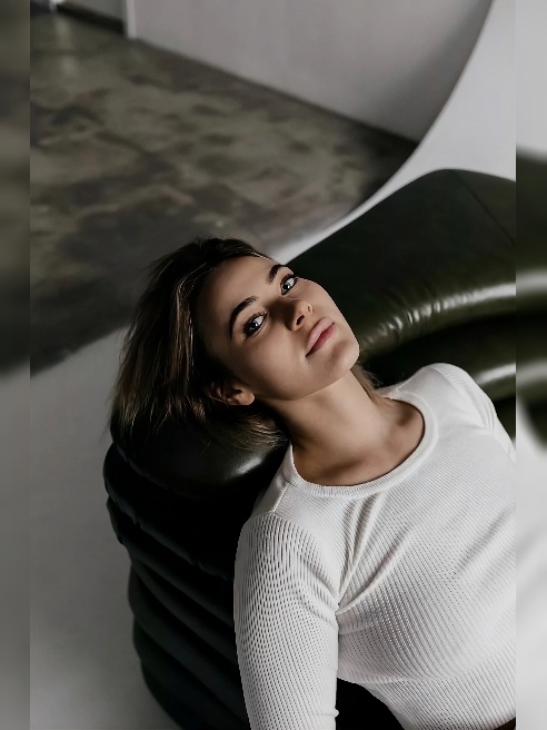 Со мной будет и нежно, и грязно. Я знаю, как заставить тебя стонать от удовольствия, пока я буду ненасытной тигрицей прыгать на тебе. Про...