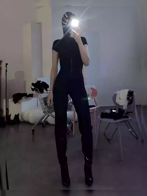 Я тебе запомнюсь😍

Обожаю секс и всё что с ним связано🔞

Натуральная нежная грудь, идеальна для покусывания, а моя упругая попа для шлепк...