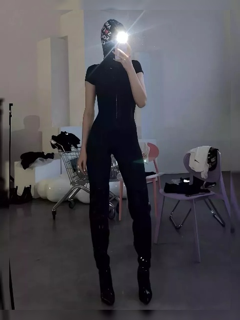 Я тебе запомнюсь😍

Обожаю секс и всё что с ним связано🔞

Натуральная нежная грудь, идеальна для покусывания, а моя упругая попа для шлепк...