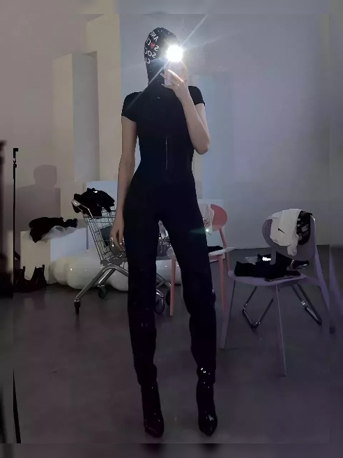 Я тебе запомнюсь😍

Обожаю секс и всё что с ним связано🔞

Натуральная нежная грудь, идеальна для покусывания, а моя упругая попа для шлепк...