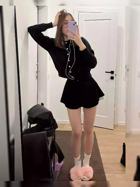 Я тебе запомнюсь😍

Обожаю секс и всё что с ним связано🔞

Натуральная нежная грудь, идеальна для покусывания, а моя упругая попа для шлепк...