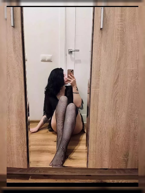 Ушла из института, чтобы изучать более интересные предметы... 👅🤫

Я — та самая "которую ты так долго искал" с искренней улыбкой, но пороч...
