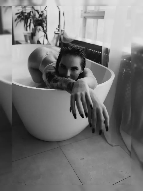 ♥ Совсем юная ,но уже многое умею 😋

♥ Живу одна ,в апартаментах класса VIP😘



♥ Очень жду нашей     встречи !🥰



♥ Уже мокренькая,прие...