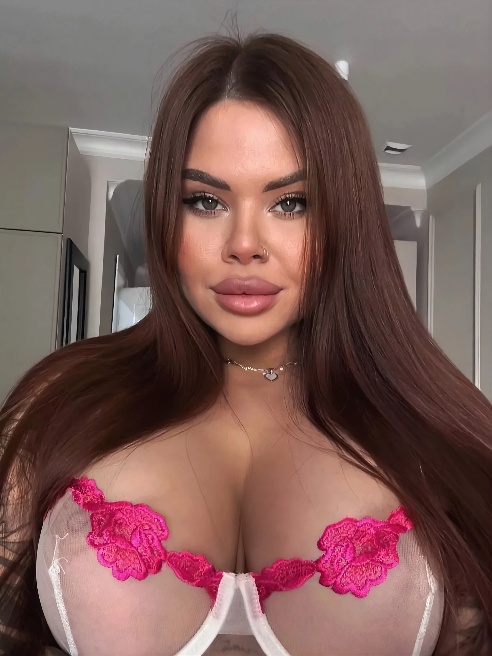 Что выберешь-нежность и ласка или чуть погрубее? Или совместим?😈 Я готова разукрасить твой день очень приятными эмоциями😝💦 

 

В одном ф...