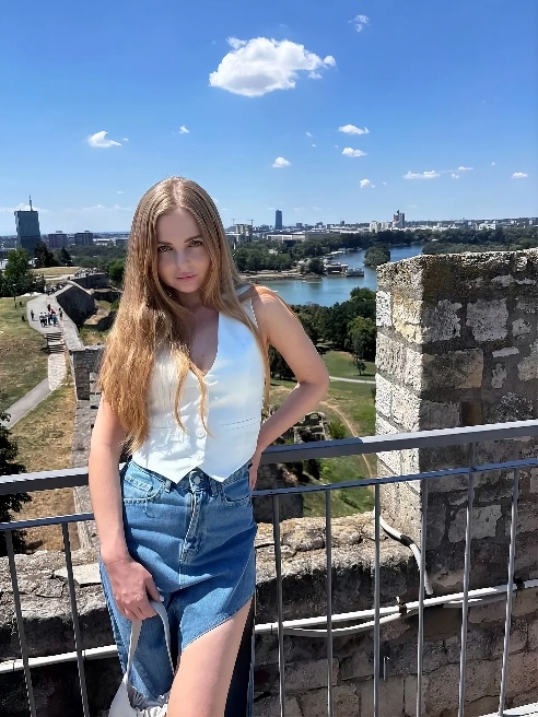 Жду в гости в приятной и расслабляющей обстановке 😘

Высокая, эффектная, с нежным характером.

Стройная фигура, аккуратная талия и красив...