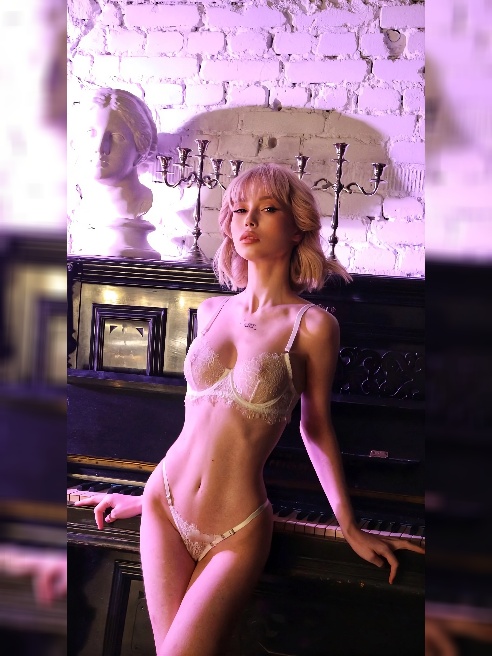 ✨ Я — твоя персональная коллекция запретных аниме-фантазий! ✨  

Меня зовут Мия, и я создана для того, чтобы твои самые потаенные мысли с...