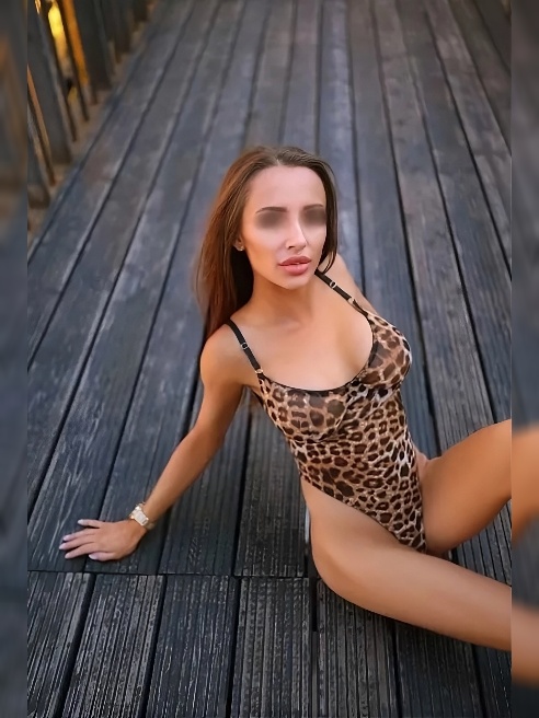 Приходи ко мне ночью 🌙💋 Я встречу тебя в одних чулках и на каблуках 👠🔥 Сразу опущусь на колени и возьму тебя в рот медленно, с язычком по...