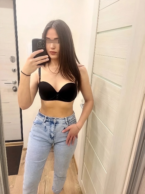 Я Алиса впервые в сфере , с дьявольским взглядом и ангельским телом 😇😈rnРыжие , длинные волосы, пахнут ванилью и развратом. На мне только...