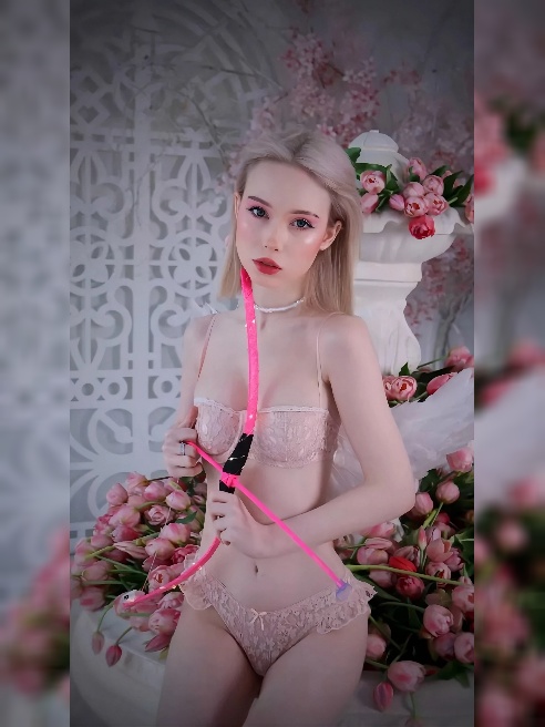 Приятно познакомиться, дорогой, я Есения💖🌸

Я похожа на фарфоровую статуэтку — идеальную, отточенную, почти холодную на вид 🏺❄

Но стоит...