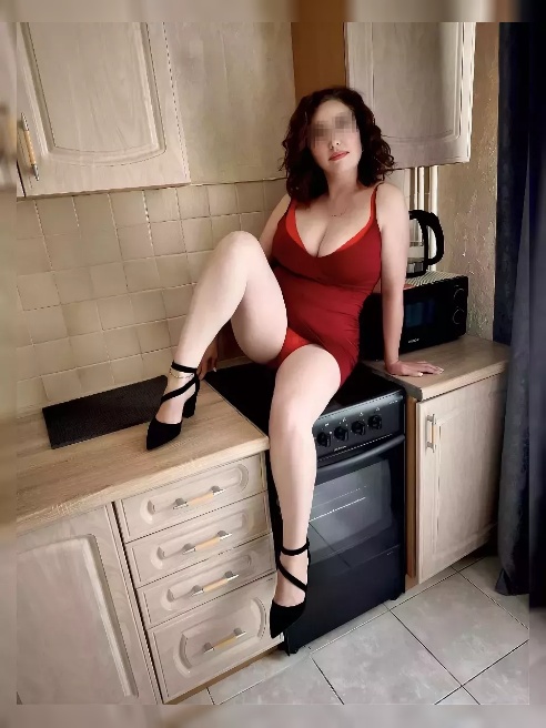 Алиса приглашает в гости в свое зазеркалье достойного короля !!! Приезжай угощу тебя сладким сексом !!!