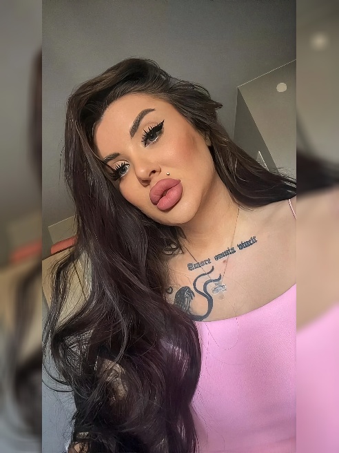 💕 Подтянутая малышка с упругой попой и шикарными 🍒 очень многое умею и с удовольствием это тебе продемонстрирую!

💕 Обожаю секс, а еще бо...