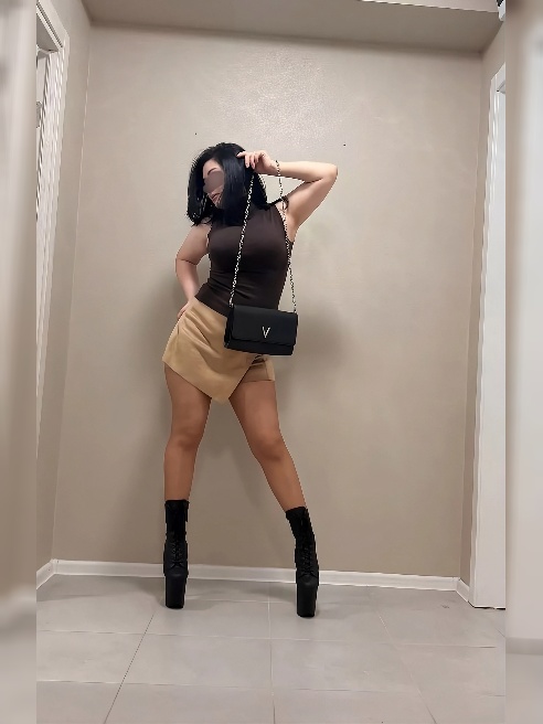 Чувственное наслаждение начинается здесь💋

Я знаю, как доставить тебе удовольствие , которое начинается с легких касаний и превращается в...