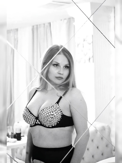 Я Мария,в первые на этом сайте,но многое могу показать 😘 Мамочка из порно с 3 размером груди доставит незабываемые ощущение,есть много до...