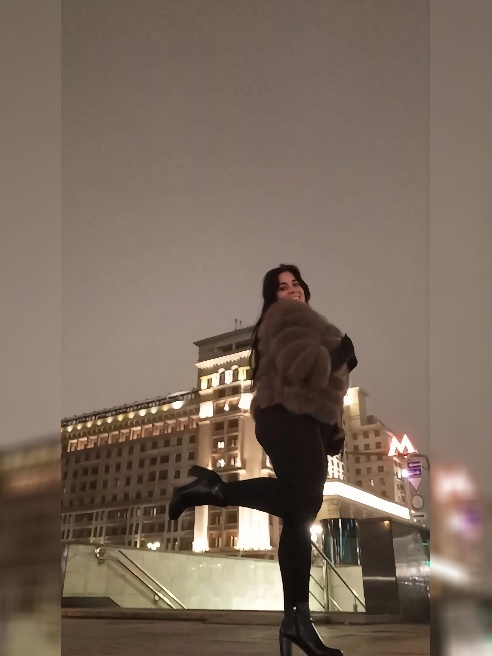 Обожаю садиться на личико и трахать твой язычок. А после этого брать в рот член,в самое горло,пока ты не кончишь мне в ротик 😍