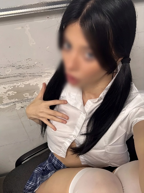 Привет, моя дорогая! 🥂 Устали от скучных ночей? Позвольте мне унести вас в эротическое путешествие, созданное специально для вас. Я гаран... Привет, моя дорогая! 🥂 Устали от скучных ночей? Позвольте мне унести вас в эротическое путешествие, созданное специально для вас. Я гаран...