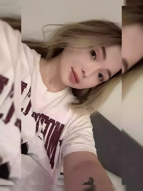 🩷Сладкая Адель, с мягким голосом и смелым взглядом. Раскрепощённая, чувственная и знаю чего хочу. Обожаю флирт, яркие ощущения и настоящу...