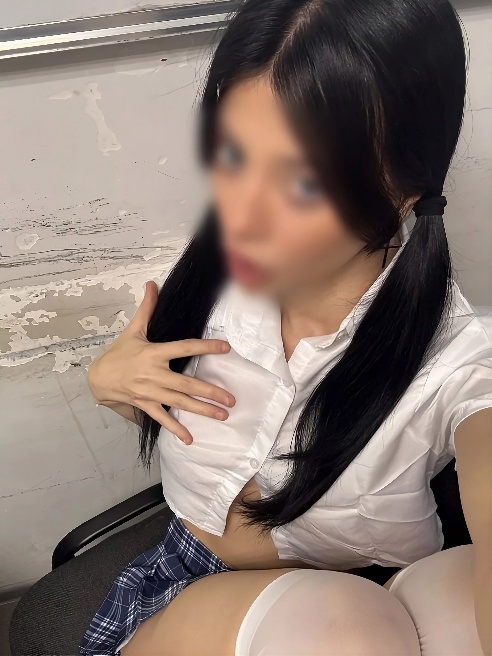 Привет, моя дорогая! 🥂 Устали от скучных ночей? Позвольте мне унести вас в эротическое путешествие, созданное специально для вас. Я гаран...