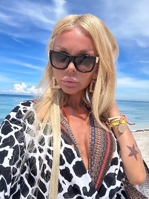 Всегда рада новым знакомствам 💋😸 В приоритете встречи от 2 часов , при взаимной симпатии возможно многое 😽 Напишите мне о своих желаниях,...