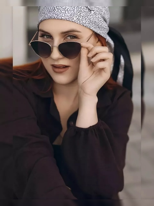 +7 (939) 845-59-61

Сижу тут в чёрном кружеве, которое едва держится на бёдрах, халатик распахнут ровно настолько, чтобы ты увидел, как м...