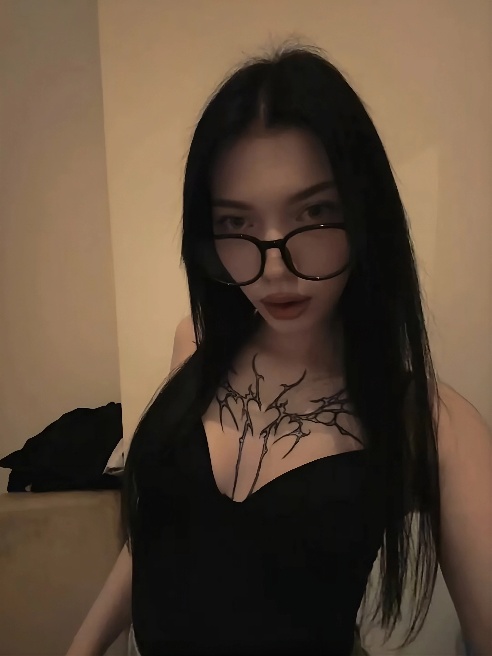 💋Для меня близость — это игра эмоций, касаний и напряжения, которое нарастает с каждым вдохом. Смелая, раскрепощённая и темпераментная —...