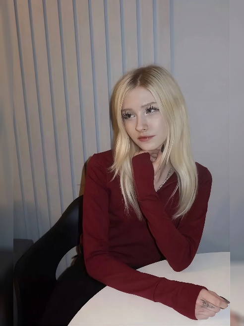 😻Я – тень, скользнувшая по бархатной ночи, глаза – два изумруда, что ловят каждый луч света, каждую тень. В них таится древняя мудрость,...