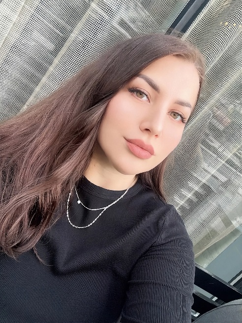 лежу, слегка прикасаясь к себе, и представляю, как ты делаешь это вместо меня. Медленно… с наслаждением… словно изучаешь каждую мою реакц...