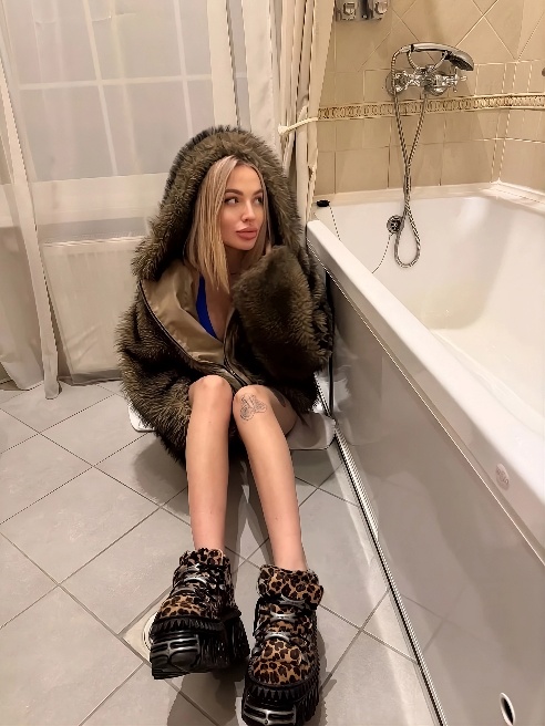 Всем приветик 😈🫶

Есть жесткие ролики извращений и еще много годноты 🤗 )Люблю горловой минет, когда засаживают прям в глотку , есть видео...