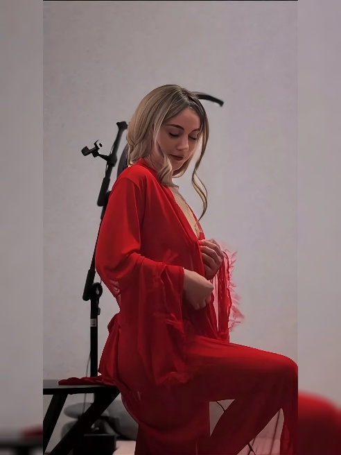💕Ты ведь знаешь, как приятно чувствовать женское тело? Скользить взглядом по изгибам, ощущать тепло кожи, вдыхать едва уловимый аромат… 💕Ты ведь знаешь, как приятно чувствовать женское тело? Скользить взглядом по изгибам, ощущать тепло кожи, вдыхать едва уловимый аромат…