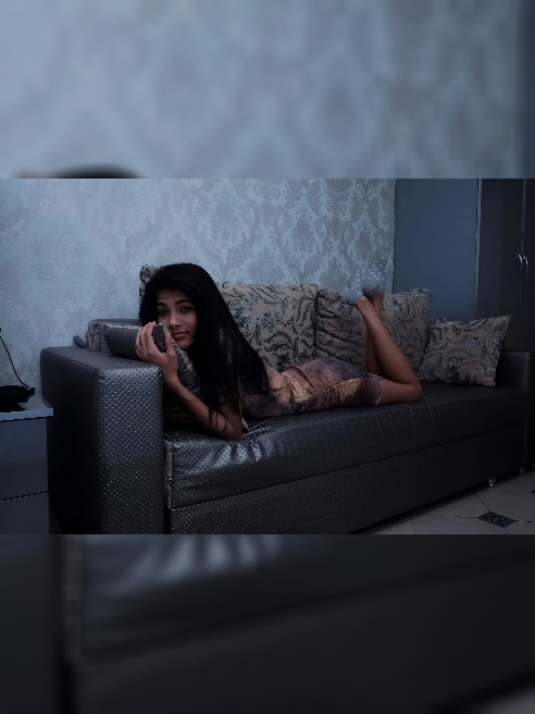"Меня зовут Андреа. 🌙 У меня нет времени на полутона и на мужчин, которые сомневаются. 🔥



Мне нравится напряжение, которое режет воздух...