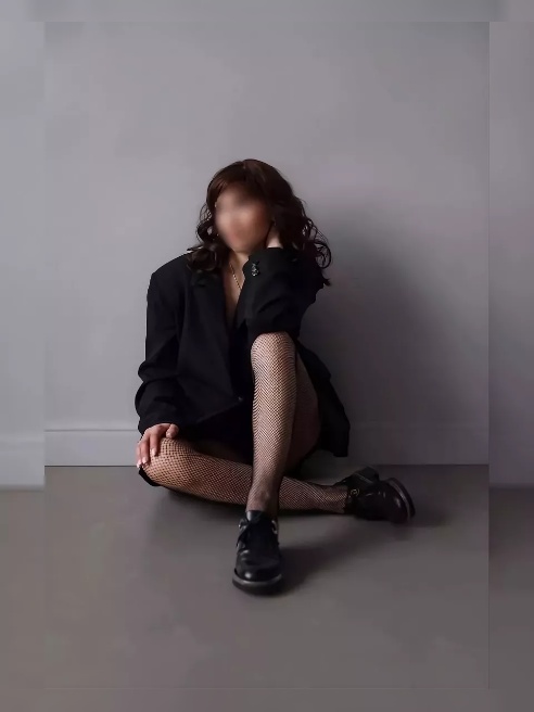Я — та, кто бережно создаёт атмосферу, в котором мужчина может по-настоящему расслабиться, отключиться от суеты и почувствовать себя жела...