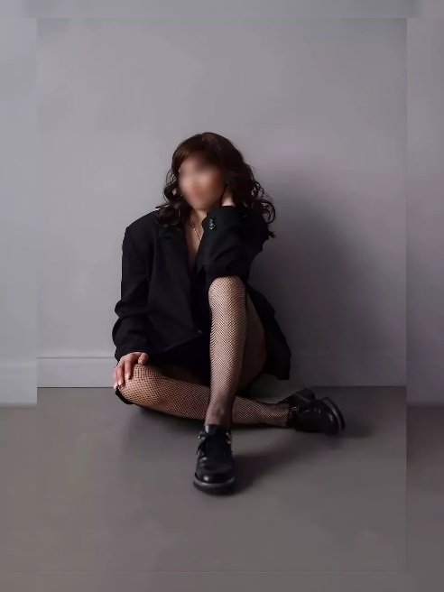 Я — та, кто бережно создаёт атмосферу, в котором мужчина может по-настоящему расслабиться, отключиться от суеты и почувствовать себя жела...