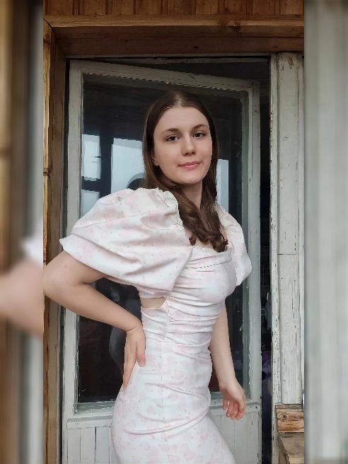 Здравствуйте мужчины)Меня зовут Ксюша, и я к вам с необычным предложением.

Мне 18 лет и я ДЕВСТВЕННИЦА!