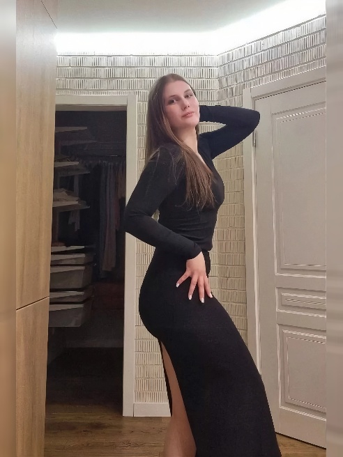 Здравствуйте мужчины)Меня зовут Ксюша, и я к вам с необычным предложением.

Мне 18 лет и я ДЕВСТВЕННИЦА!