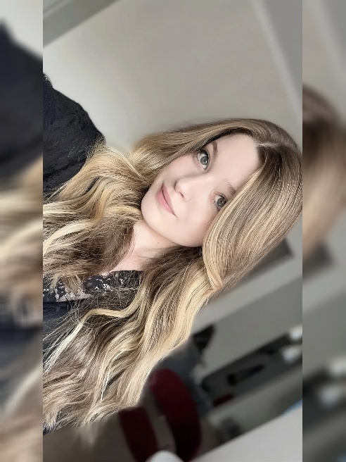 Я Элли, и со мной ты получишь незабываемое удовольствие 😈

Юная красавица, которая только познает мир удовольствия, но уже в совершенстве...