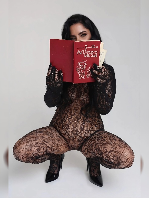 💋 Привет, я Алиса 💋

Та самая Алиса, которая однажды решила, что чудеса должны происходить не только в сказках… но и в реальности. 

Мои...