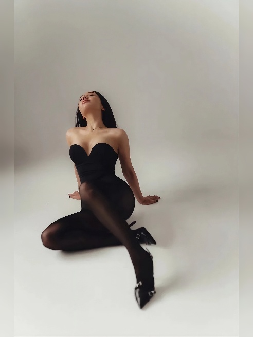 ❤Я — та, о которой ты мечтаешь, но боишься приблизиться. Моя кожа — нежная провокация, голос — шепчет грехи, а взгляд раздевает медленно,...